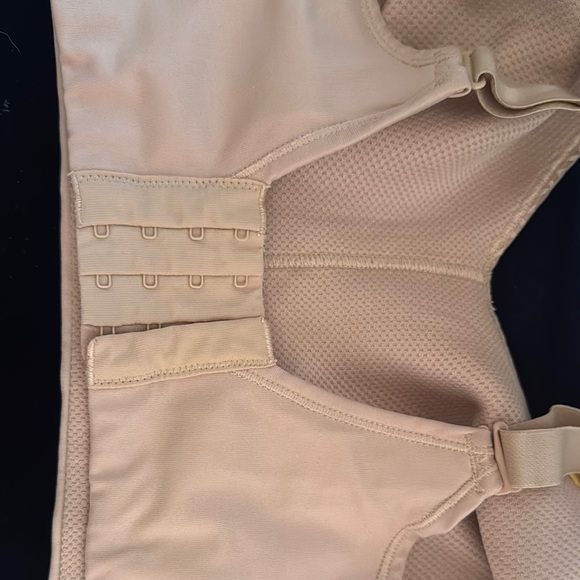 42 DDD Playtex Tan Supportive Bra with Wide Straps - Picture 4 of 4